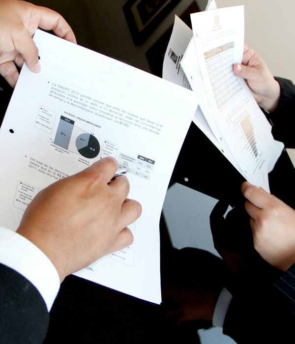 Data analytics and social media metrics specialist professional photo